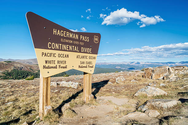 перевал хагерман в скалистых горах - continental divide trail стоковые фото и изображения