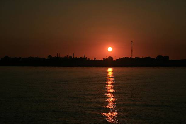 coucher de soleil de canvey - île de canvey photos et images de collection