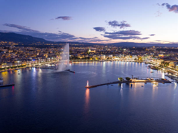 paisagem urbana de genebra a partir da vista aérea - geneva switzerland night city - fotografias e filmes do acervo