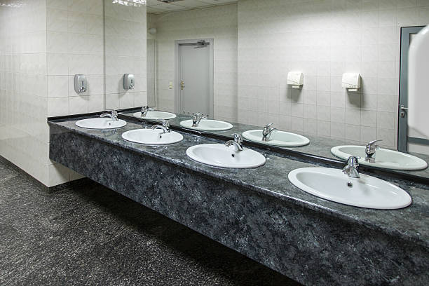 públicos vacío baño - bathroom contemporary office sparse fotografías e imágenes de stock