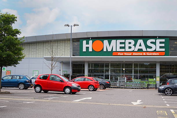 Entrance and car park of the HomeBase DIY home improvement Basingstoke, United Kingdom - July 20, 2016: Entrance and car park of the HomeBase DIY home improvement store basingstoke photos stock pictures, royalty-free photos & images