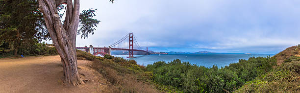 ゴールデンゲートブリッジサンフランシスコのパノラマ - golden gate bridge nature vacations fog ストックフォトと画像