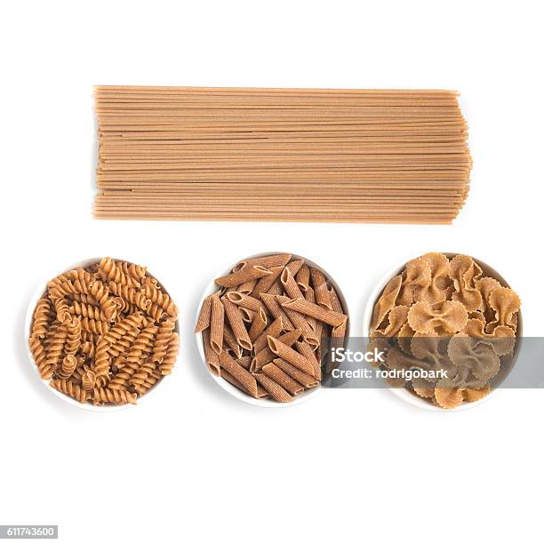 Pasta Integral Espaguetis Penne Y Fusilli Foto de stock y más banco de imágenes de Pasta - Pasta, Grano entero, Entero