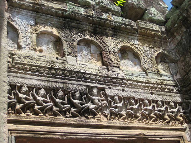 preah khan, reino de angkor, siem reap, camboja. - banyan tree asian ethnicity art cambodia - fotografias e filmes do acervo