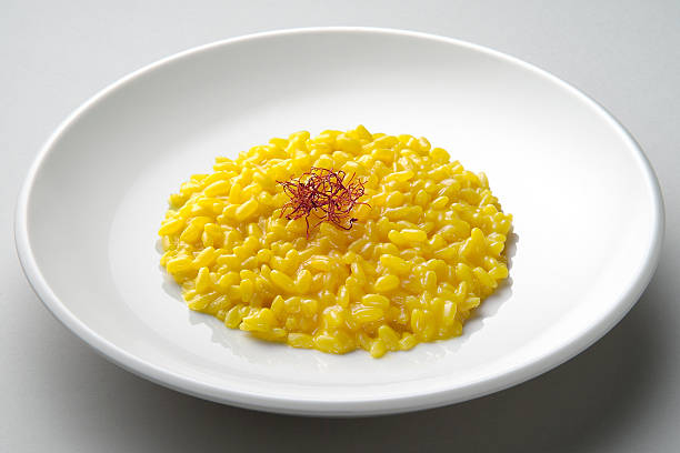 saffron risotto dish - milanese imagens e fotografias de stock