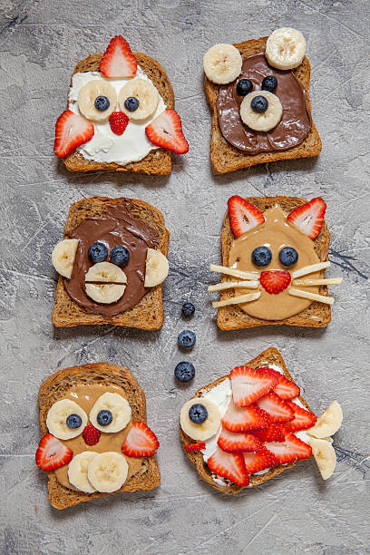 istock Funny animal faces toasts 611765942