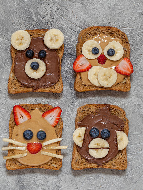istock Funny animal faces toasts 611766186