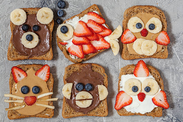 istock Funny animal faces toasts 611766250