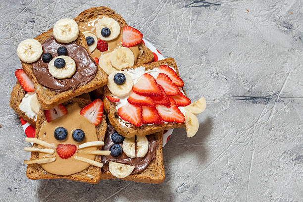 istock Funny animal faces toasts 611766306