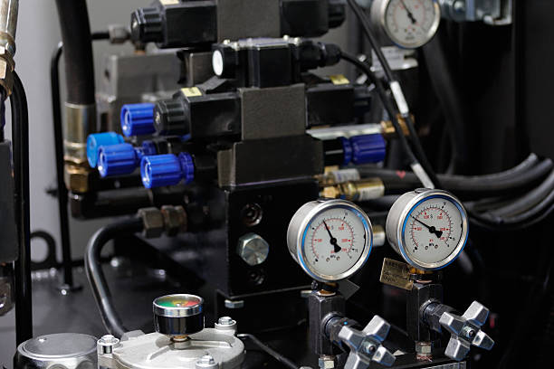 hydraulic system of cnc machine Hydraulic system of cnc machining center with gauges to control pressure. Selective focus. hydraulic platform stock pictures, royalty-free photos & images