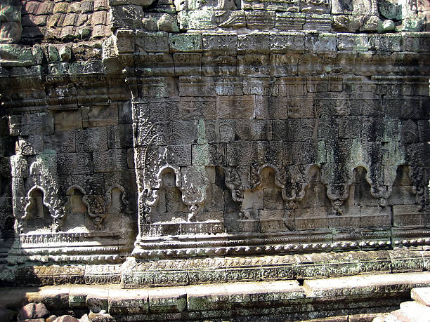 preah khan, reino de angkor, siem reap, camboja. - banyan tree asian ethnicity art cambodia - fotografias e filmes do acervo