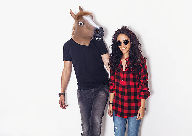 ritratto di coppia pazzo in posa insieme - horse men animal head bizarre foto e immagini stock