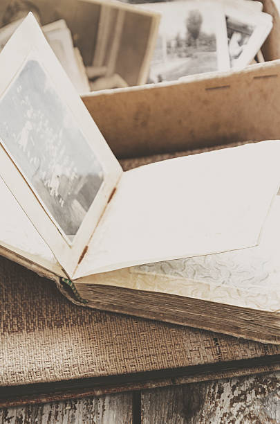 istock Old open photo album 611783176