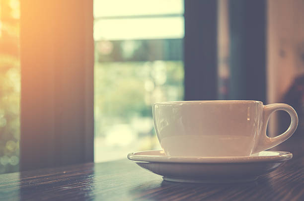 istock Coffee cup in coffee shop - vintage style 611783796