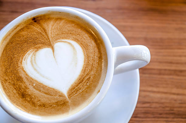 istock Coffee cup in coffee shop - vintage style 611784014