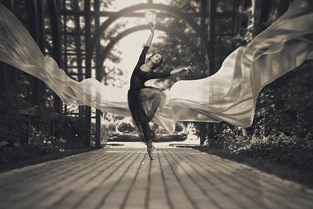 ballerina per le strade - dancer jumping ballet dancer ballet foto e immagini stock