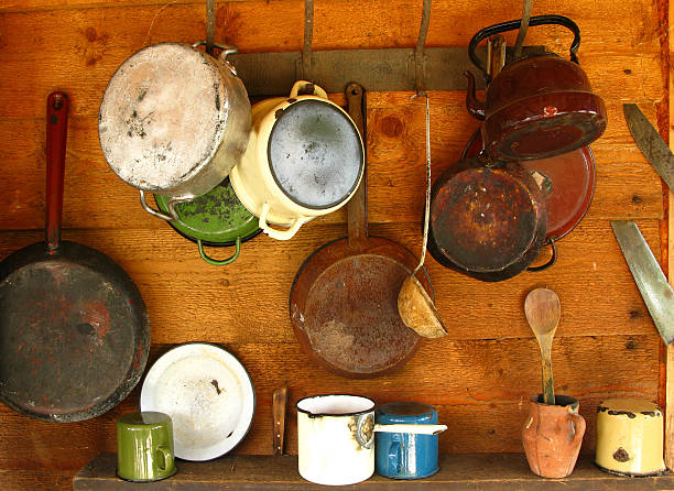 istock Old pans and cooking pots hanging on wood 611856326