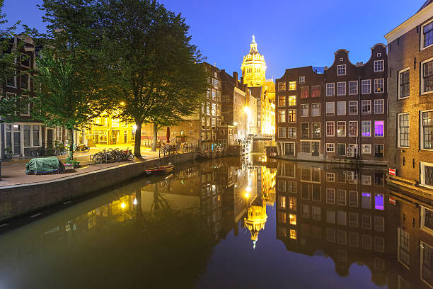 Night Amsterdam red-light district De Wallen Night red-light district De Wallen, canal Oudezijds Voorburgwal, bridge, Basilica of Saint Nicholas and its mirror reflection, Amsterdam, Holland, Netherlands. Long exposure. wellen stock pictures, royalty-free photos & images