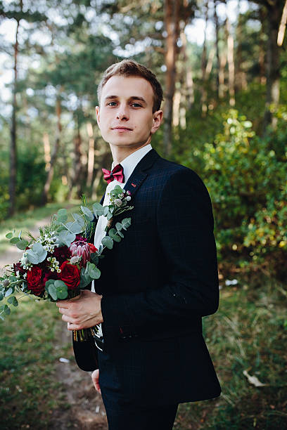 istock groom holds bouquet 611875020