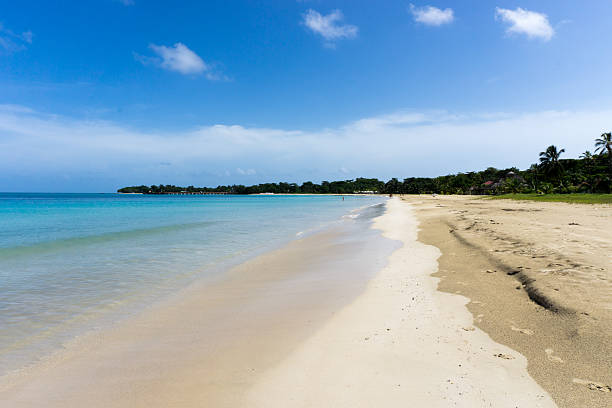 istock Beautiful tropical beach on a small remote Great Corn Island 611881578