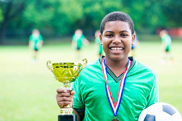 champion excité du tournoi de soccer - medal soccer success winning photos et images de collection