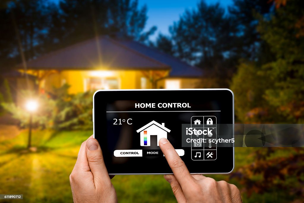 Remote control Systems zu Hause auf einem digitalen tablet. - Lizenzfrei Smarthome Stock-Foto