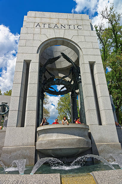 atlantic arch in the national wwii memorial - veteran world war ii armed forces military imagens e fotografias de stock