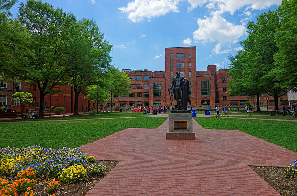 George Washington statue in the University of George Washington Washington D.c., United States - May 2, 2015: George Washington statue is seen in the campus of the George Washington University. It is usually called GW or GWU. Was founded on February 9, 1821. george vi stock pictures, royalty-free photos & images