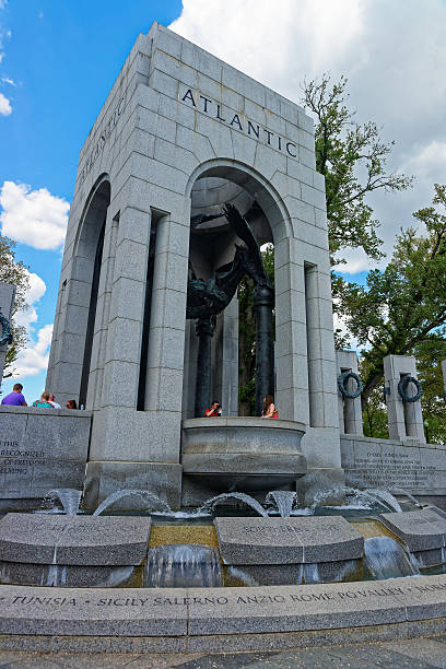 atlantic arch in national wwii memorial - veteran world war ii armed forces military imagens e fotografias de stock