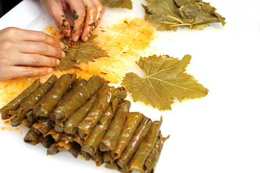 Cocina turca. Sarma o dolma. Arroz envuelto en hojas de uva photo