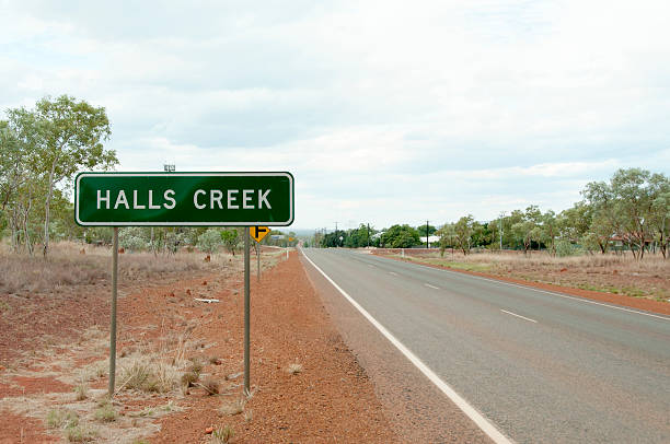 istock Halls Creek Sign - Australia 611993344