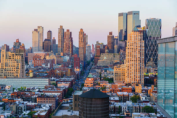 istock Scenic view to Manhattan Midtown, NYC, from the rooftop 611993592