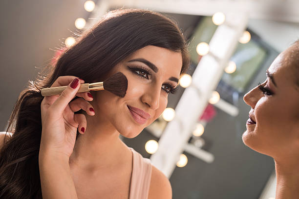istock Applying face powder with make-up brush! 612000940
