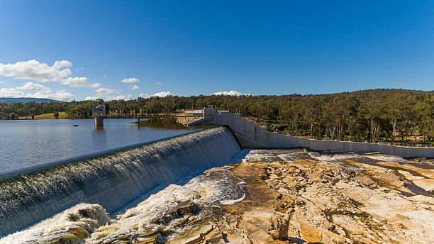 istock Lake Endeavour Dam - Parkes - spilling 612003284