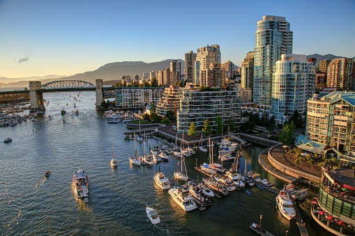 Paisaje urbano de Vancouver BC Canadá al atardecer photo