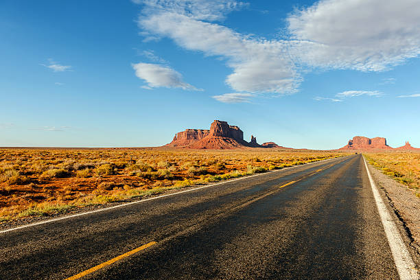 Highway 163 in Monument Valley, Arizona, USA Highway 163 in Monument Valey National Park, Utah, Southwest USA.Nikon D3x west mitten stock pictures, royalty-free photos & images