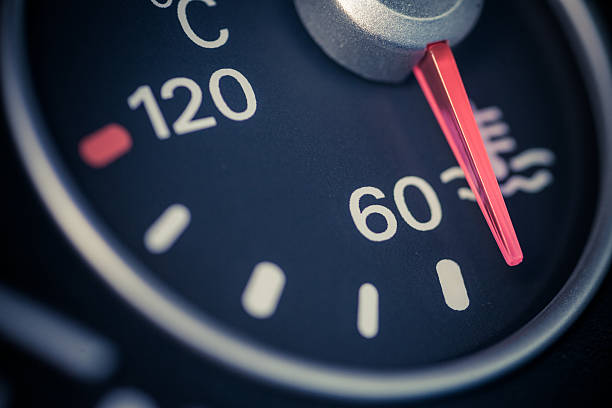 medidor de temperatura do refrigerador de carro - gauge car motor vehicle heat - fotografias e filmes do acervo