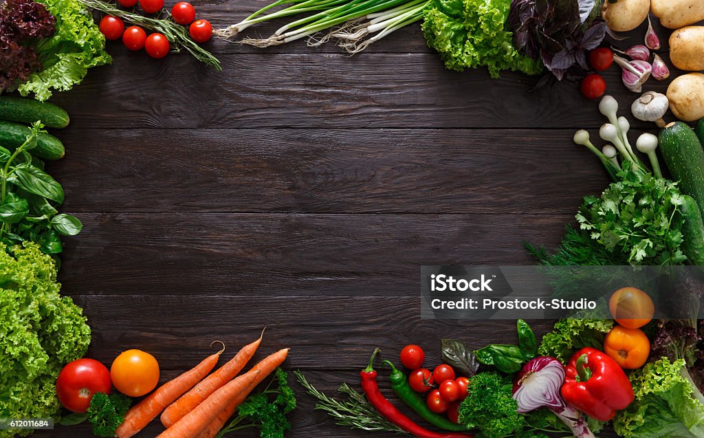 Cadre de légumes frais sur fond en bois avec espace de copie - Photo de Légume libre de droits