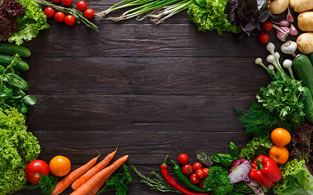 frame of fresh vegetables on wooden background with copy space - vegetables table imagens e fotografias de stock