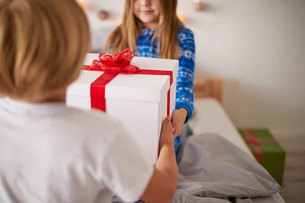 istock Sharing the Christmas present in the bed 612023462