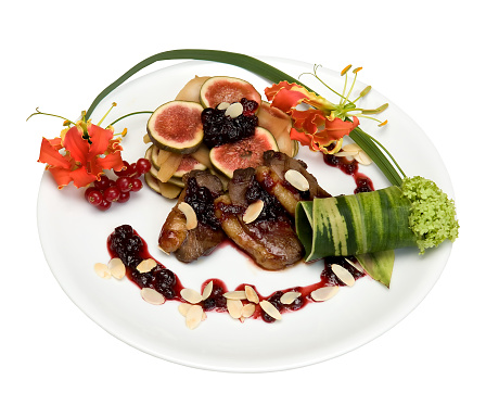 salad of duck breast with figs under cranberry cowberry sauce