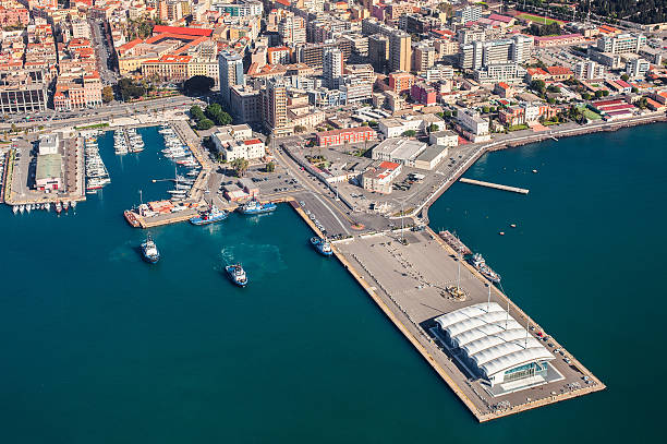 luftaufnahme des hafens von cagliari - sea passage audio stock-fotos und bilder