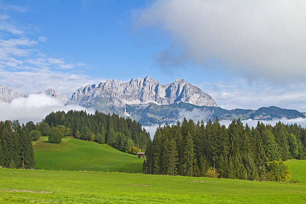 montanhas wilder kaiser - ackerlspitze imagens e fotografias de stock