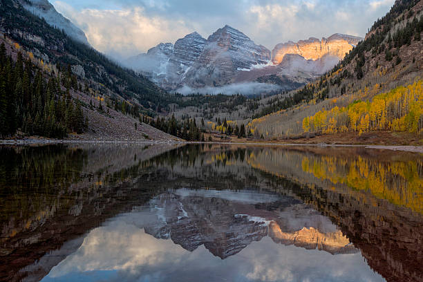 Maroon Bells alba - foto stock