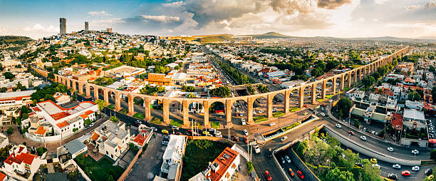 panoramique vue aérienne de santiago de querétaro, mexique - queretaro city photos et images de collection