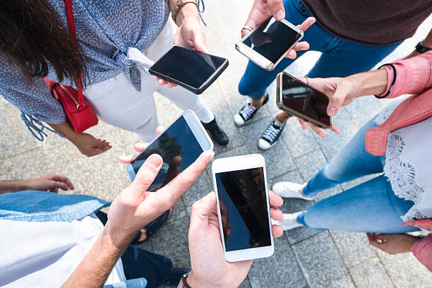 social networking friends social networking friends social media comparison stock pictures, royalty-free photos & images