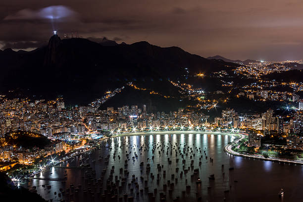 rio de janeiro por diária - rio de janeiro night sugarloaf mountain corcovado - fotografias e filmes do acervo