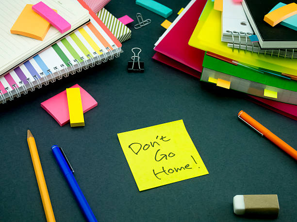 istock Somebody Left the Message; Don't Go Home 612374100