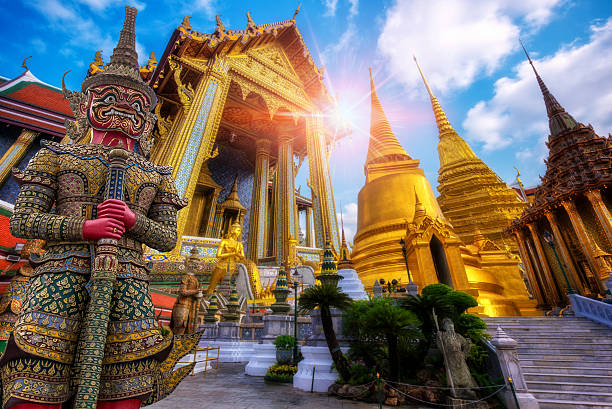 travel concept, giant statue at temple wat pra kaew - bangkok bildbanksfoton och bilder