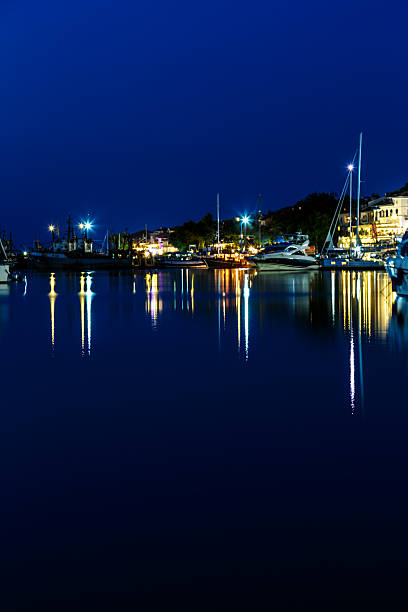 istock Night sea yacht dock 612391256